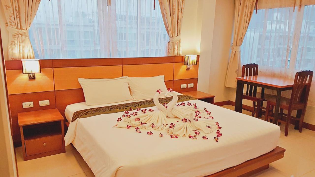 Green Harbor Hotel & Service Apartment Patong Extérieur photo