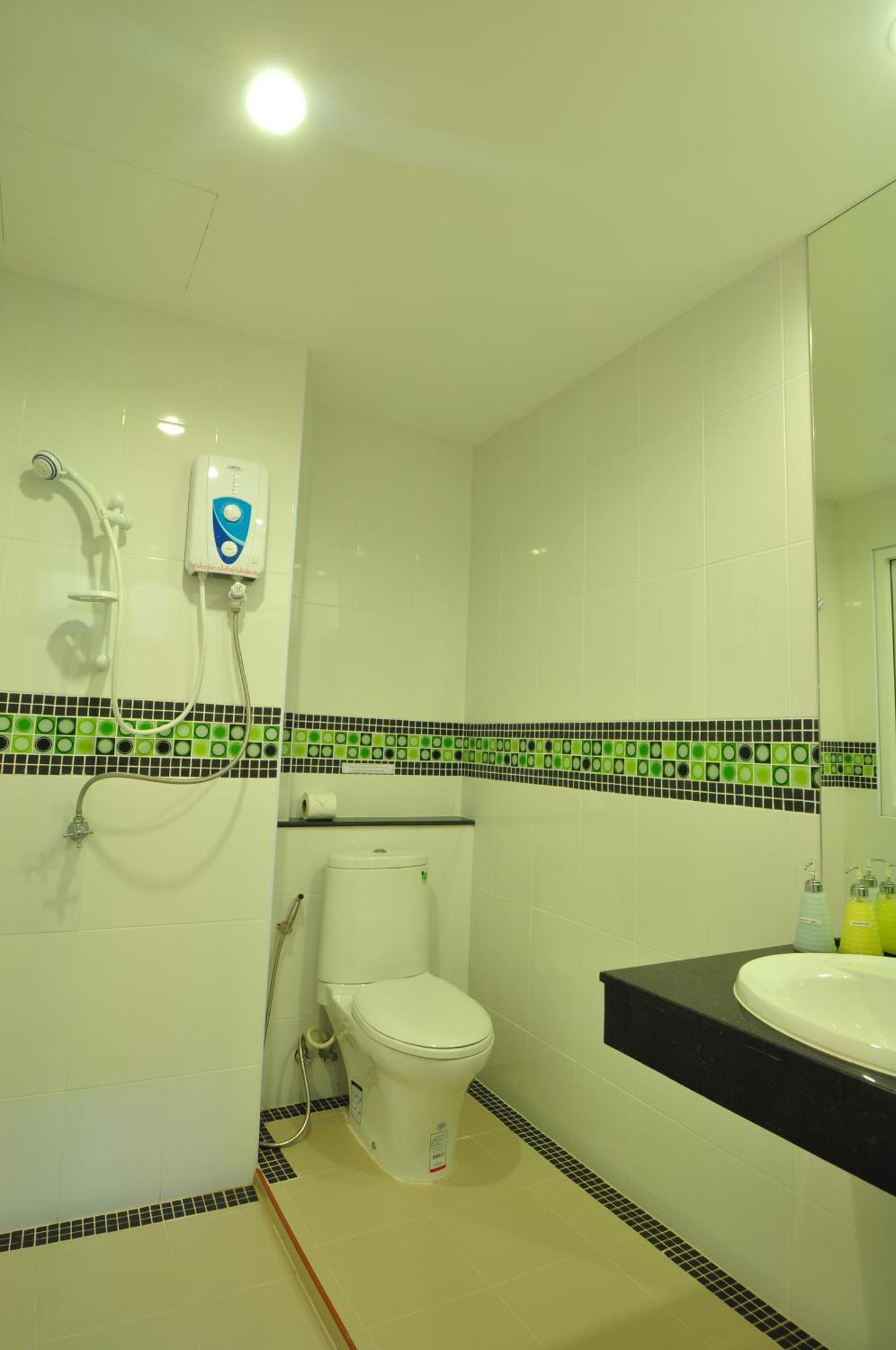 Green Harbor Hotel & Service Apartment Patong Extérieur photo