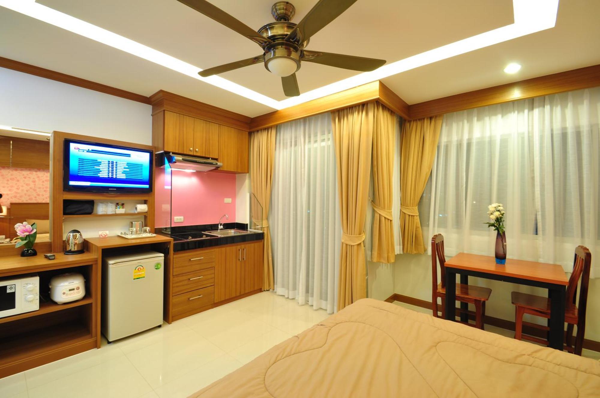 Green Harbor Hotel & Service Apartment Patong Extérieur photo
