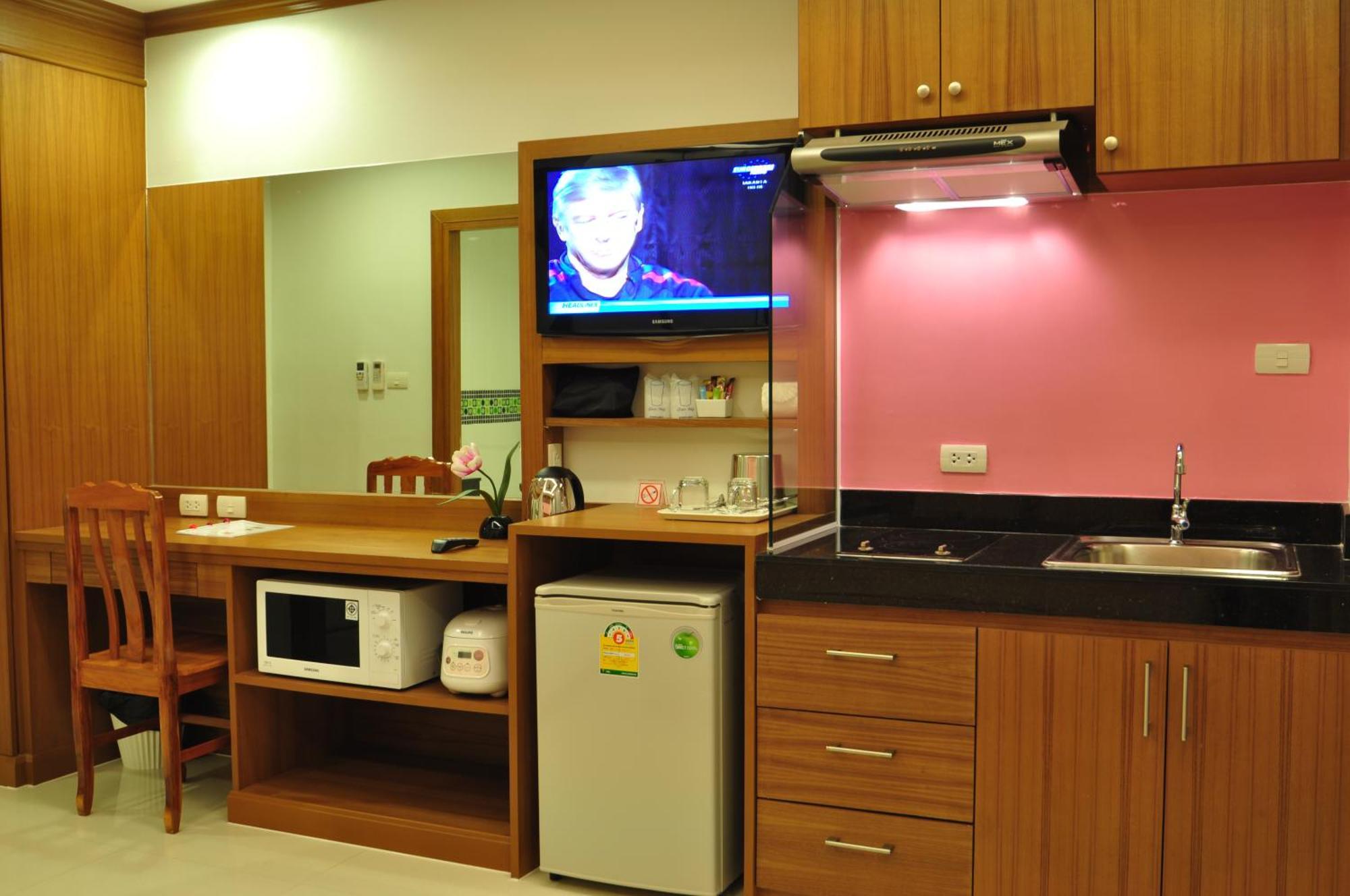 Green Harbor Hotel & Service Apartment Patong Extérieur photo