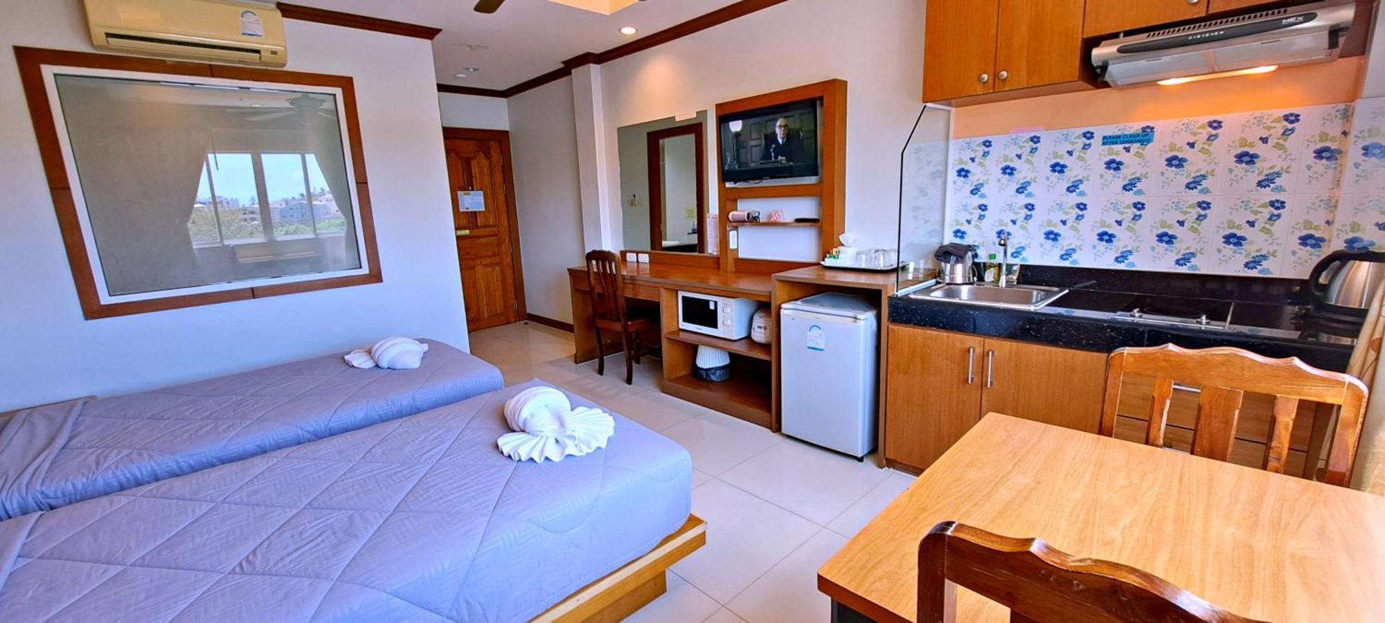 Green Harbor Hotel & Service Apartment Patong Extérieur photo