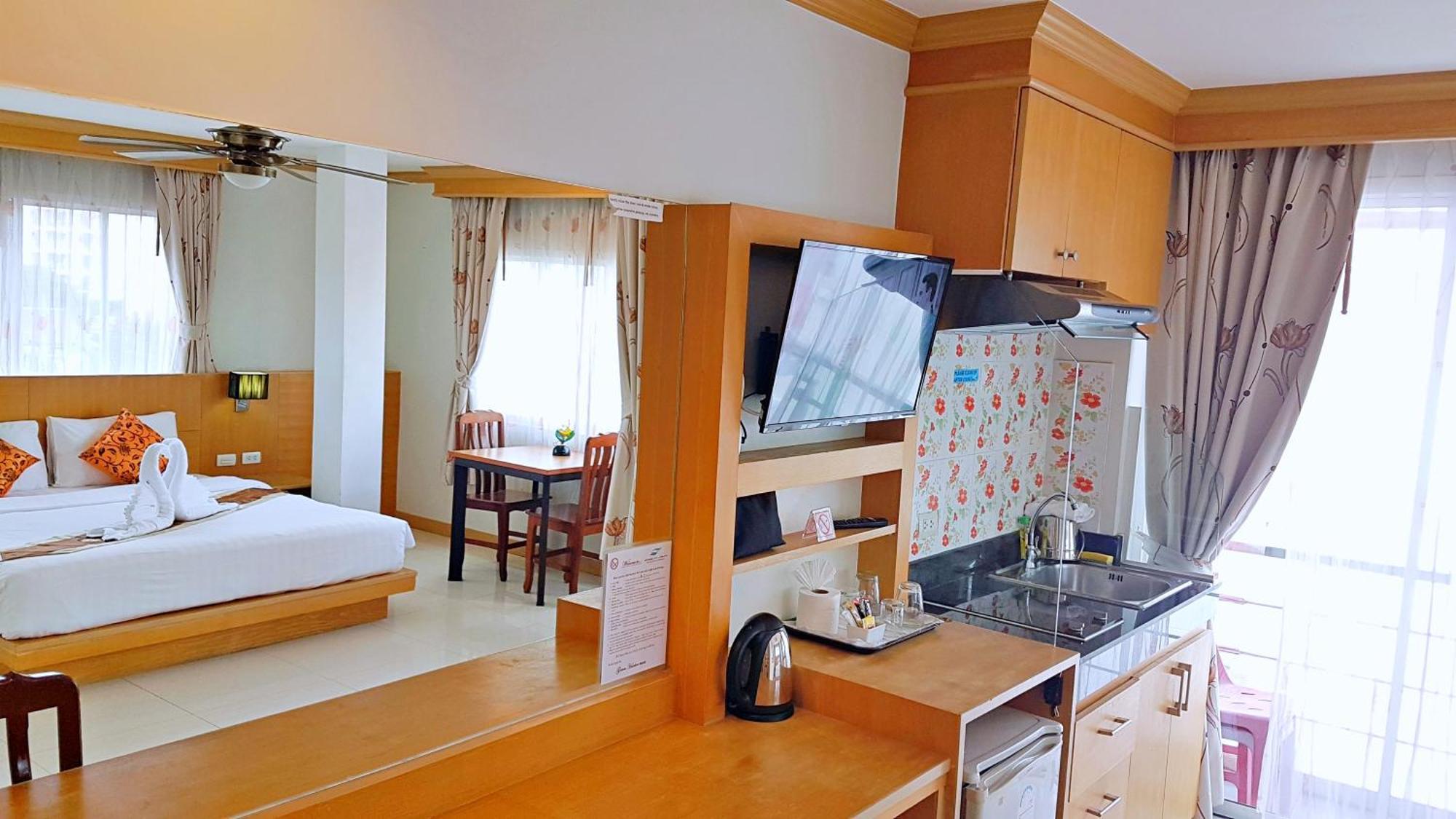 Green Harbor Hotel & Service Apartment Patong Extérieur photo