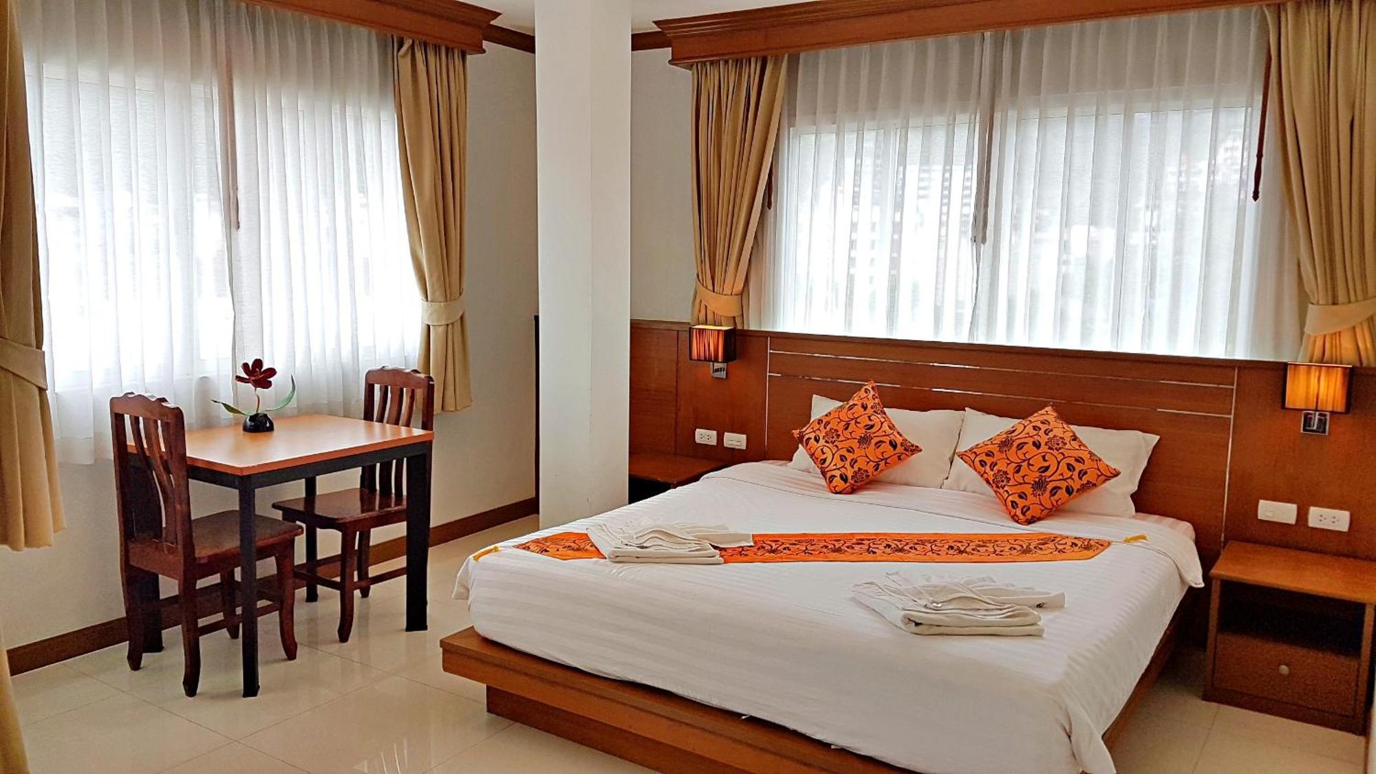 Green Harbor Hotel & Service Apartment Patong Extérieur photo